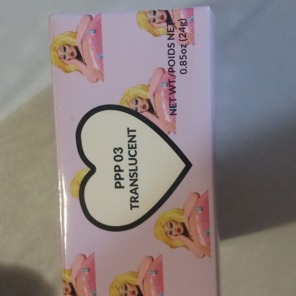 Face powder never opened by Kim chi - Picture 2 of 4